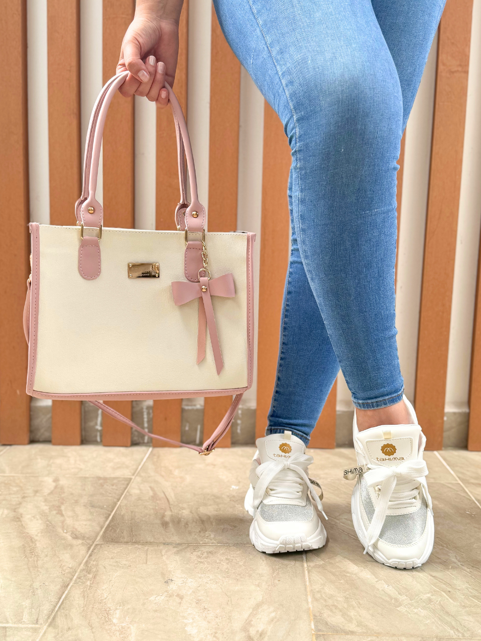 Combo tenis deportivo mujer y bolso Coquette premium con suela expanso ultraliviana. Elegante, cómodo y perfecto para oficina o universidad en Colombia.