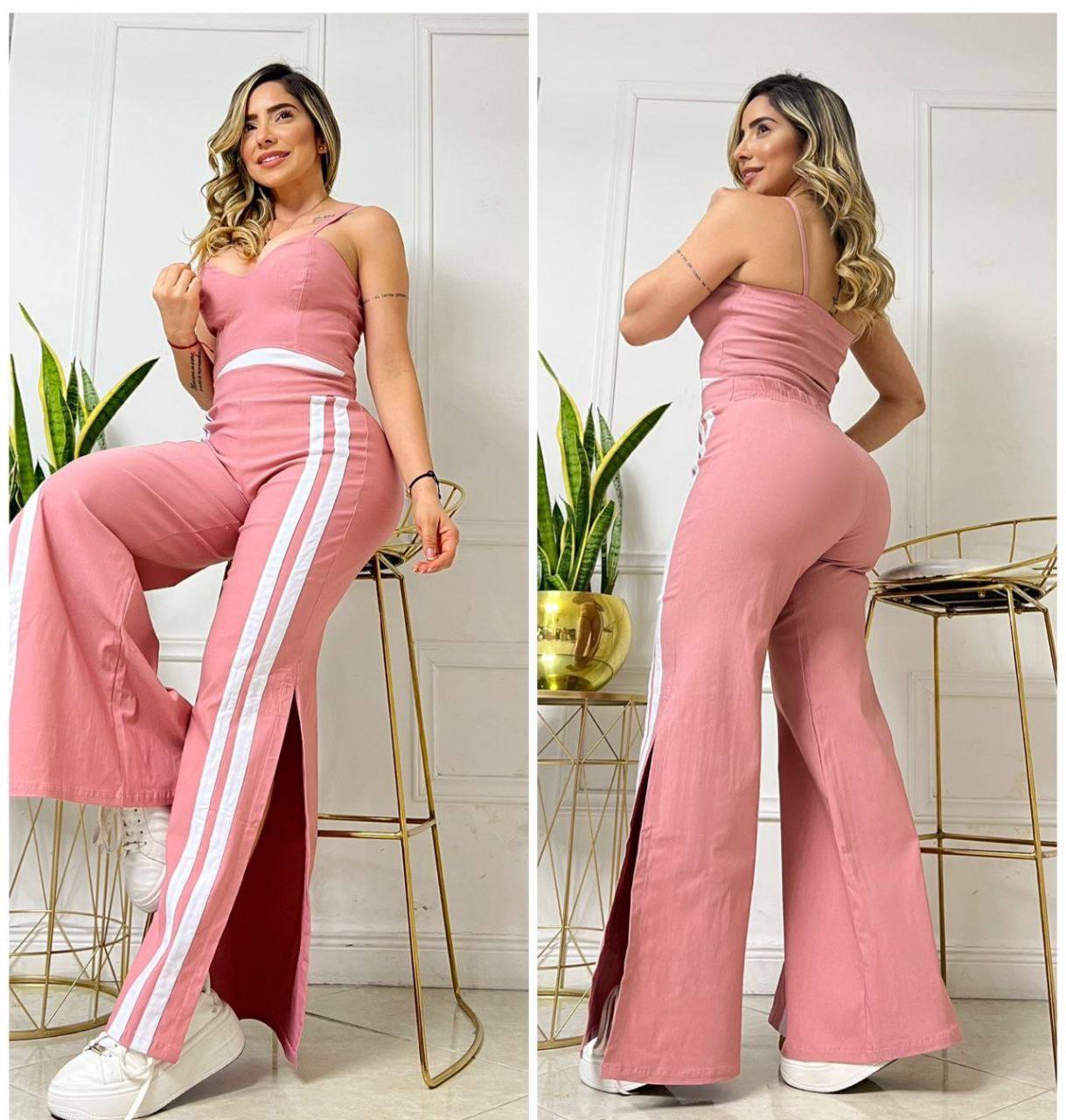 Compra conjunto mujer en bengalina licrada con pantalón bota campana, talla única ajustable a 6, 8 y 10. Moda colombiana moderna con envío rápido.
