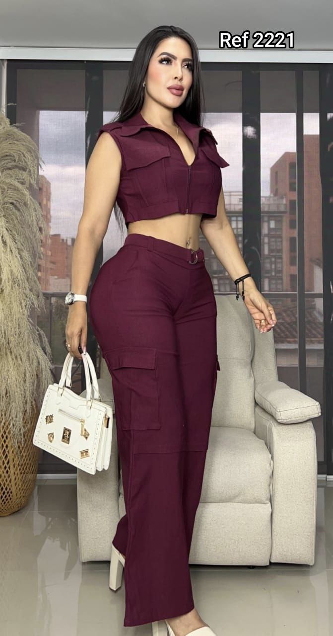Compra conjunto chaleco y pantalón en bengalina licrada, talla única ajustable a S, M y L. Moda femenina moderna con envío rápido en Colombia.