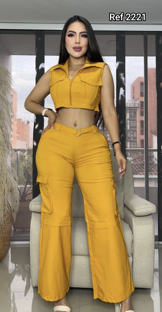 Compra conjunto chaleco y pantalón en bengalina licrada, talla única ajustable a S, M y L. Moda femenina moderna con envío rápido en Colombia.