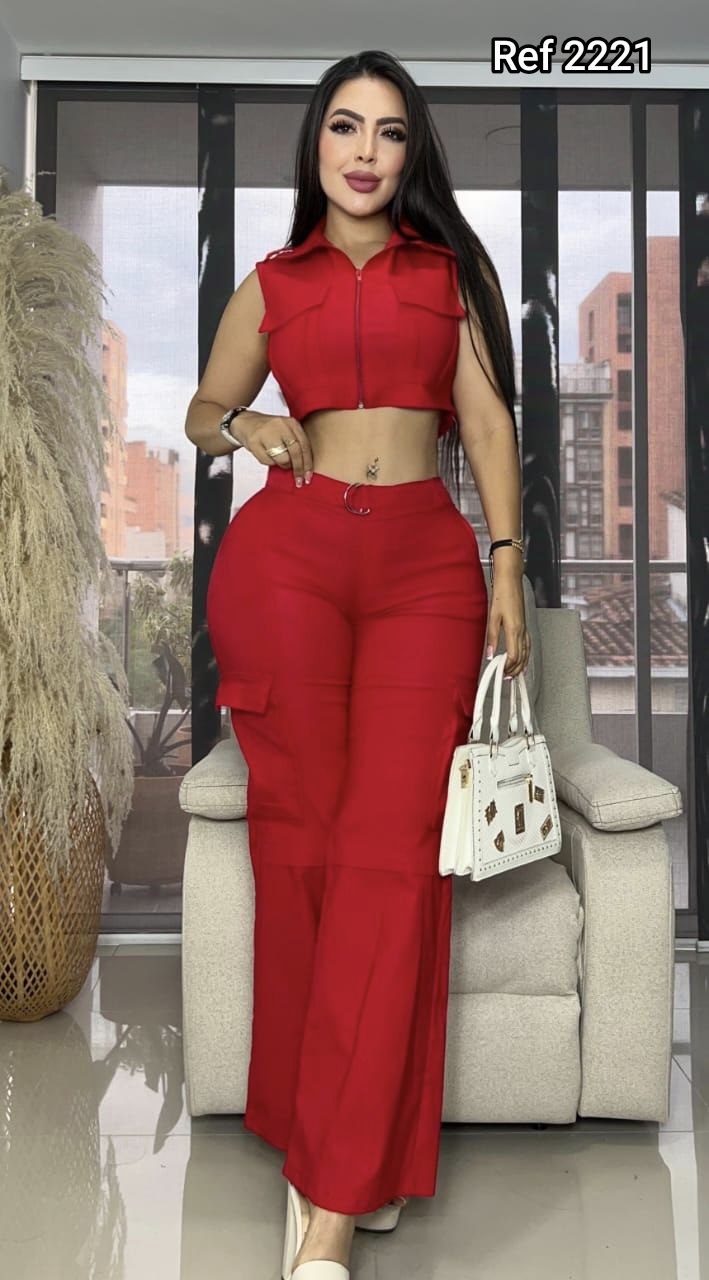 Compra conjunto chaleco y pantalón en bengalina licrada, talla única ajustable a S, M y L. Moda femenina moderna con envío rápido en Colombia.