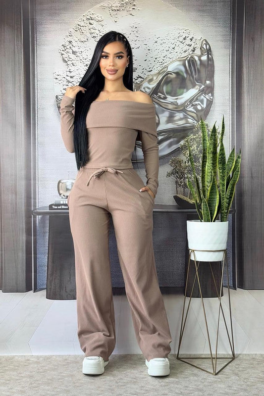 Compra conjunto deportivo manga larga en rib licrado, talla única ajustable a 6, 8 y 10. Moda fitness femenina con envío rápido en Colombia.