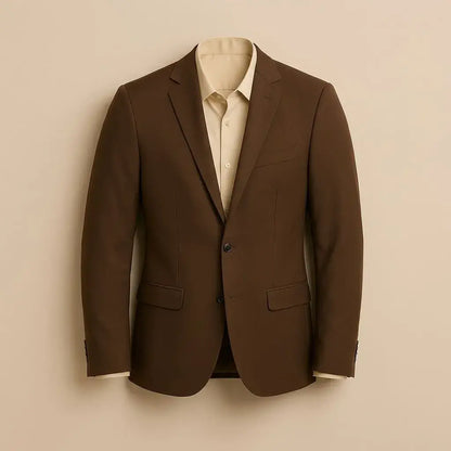 Compra conjunto formal para hombre con blazer, pantalón, camisa y correa en dril prelavado. Disponible en varias tallas, ideal para oficina y eventos en Colombia.