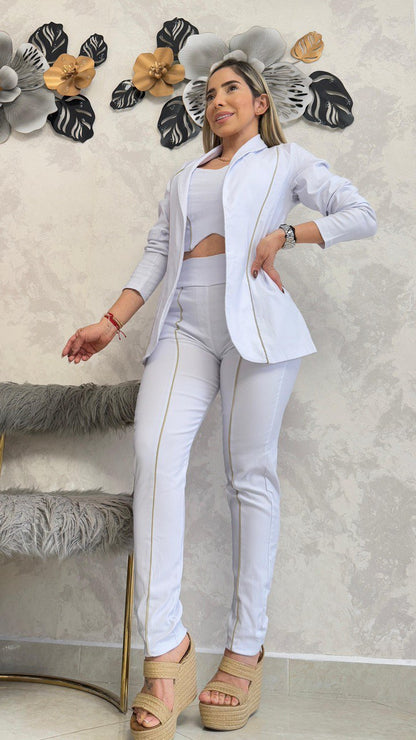 Conjunto formal femenino 3 piezas en bengalina licrada, talla única adaptable a 6, 8 y 10. Diseño elegante con envío rápido en Colombia.