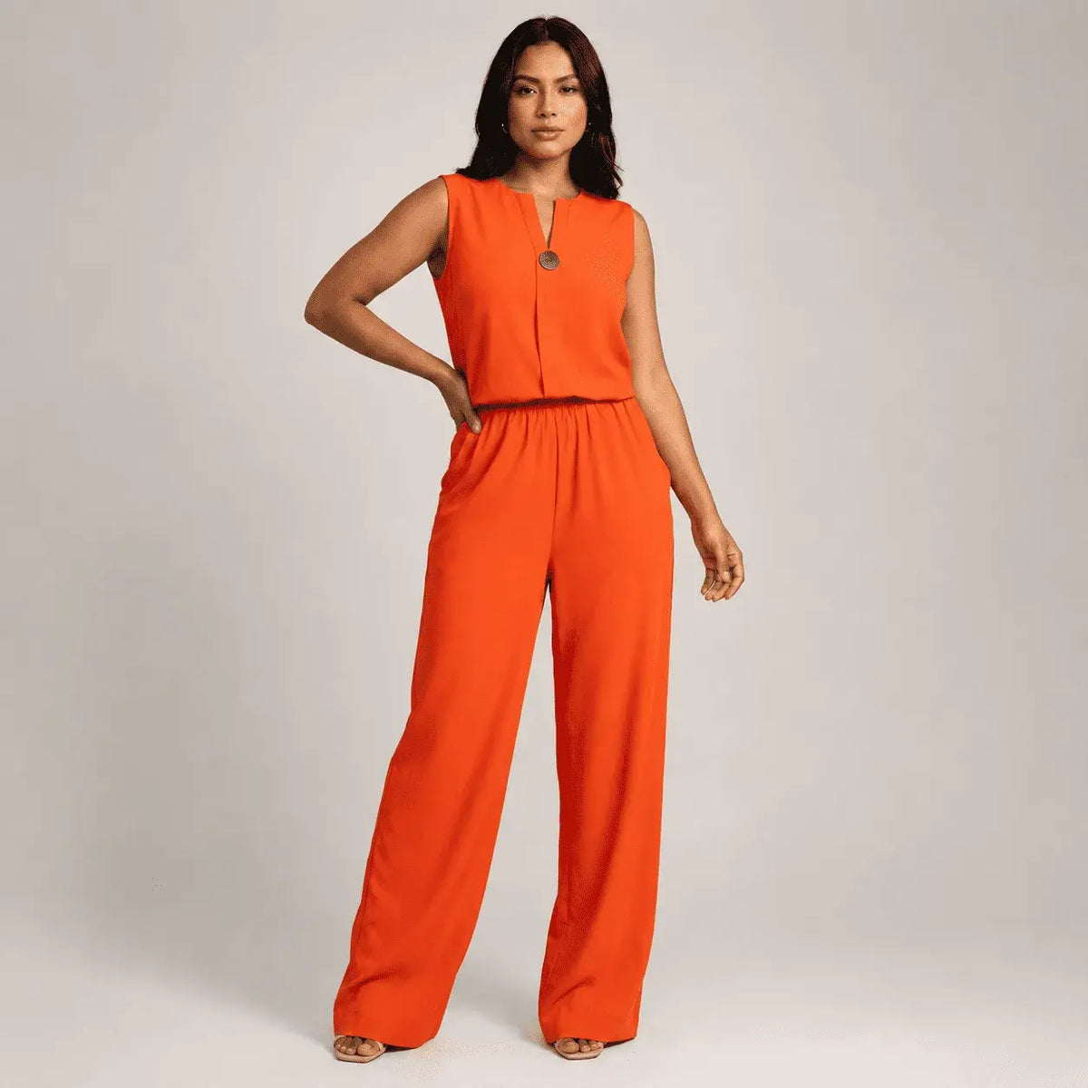 Conjunto Mónaco para mujer con blusa sin mangas y pantalón palazzo de tiro alto. Disponible en tallas S a XL y diferentes colores.