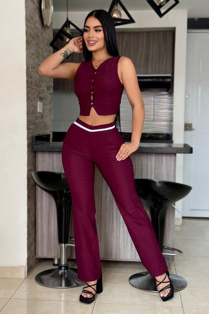 Conjunto femenino 2 piezas en bengalina licrada, talla única adaptable a 6, 8 y 10. Diseño moderno con envío rápido en Colombia.