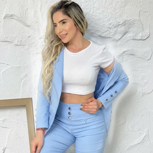 Conjunto femenino 3 piezas en bengalina licrada, talla única adaptable a 6, 8 y 10. Diseño moderno, cómodo y disponible para envío rápido en Colombia.
