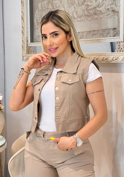 Conjunto femenino de tres piezas en bengalina licrada, talla única adaptable a S, M y L. Moda colombiana cómoda, moderna y lista para envío rápido.