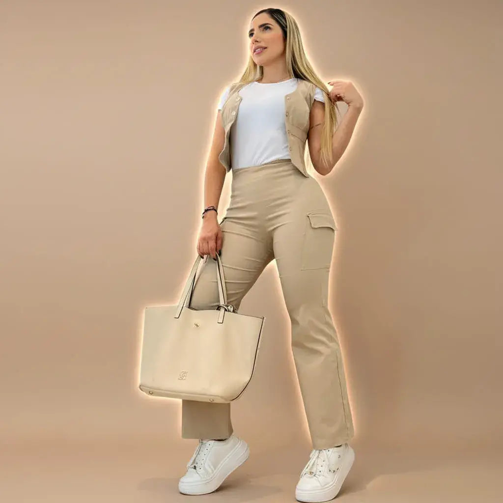 Conjunto femenino 3 piezas con chaleco en bengalina licrada, talla única adaptable a 6, 8 y 10. Diseño moderno con envío rápido en Colombia.