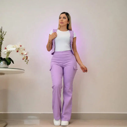 Conjunto femenino 3 piezas con chaleco en bengalina licrada, talla única adaptable a 6, 8 y 10. Diseño moderno con envío rápido en Colombia.