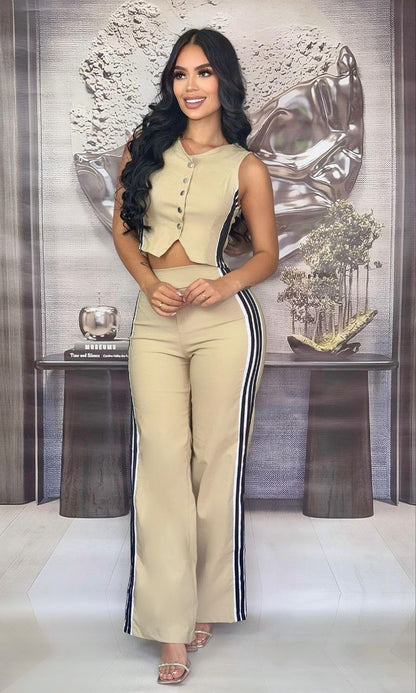 Conjunto femenino beisbolero de 2 piezas en bengalina licrada, talla única adaptable a 6, 8 y 10. Diseño moderno con envío rápido en Colombia.