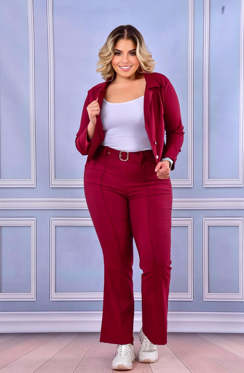 Conjunto femenino 3 piezas talla XL en bengalina licrada con pantalón bota ancha. Diseño moderno con envío rápido en Colombia.