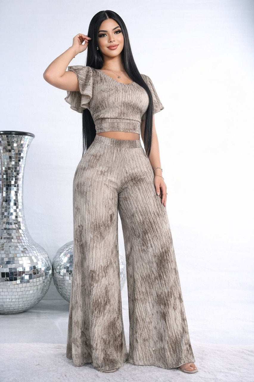 Conjunto femenino palazzo y blusa en crepe, talla única adaptable a S, M y L. Diseño elegante con envío rápido en Colombia.