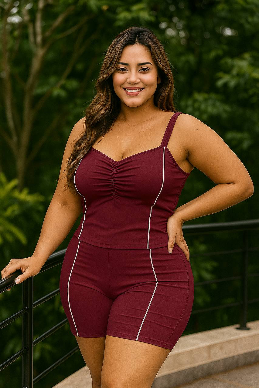 Conjunto plus size de short y blusa en bengalina licrada, talla XL Plus. Diseño moderno y cómodo con envío rápido en Colombia.