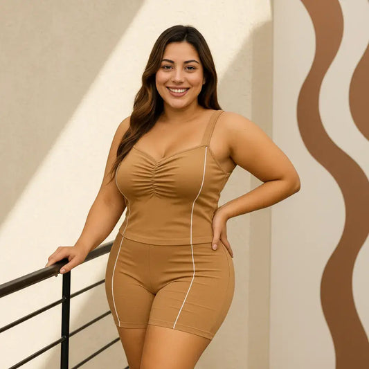 Conjunto plus size de short y blusa en bengalina licrada, talla XL Plus. Diseño moderno y cómodo con envío rápido en Colombia.