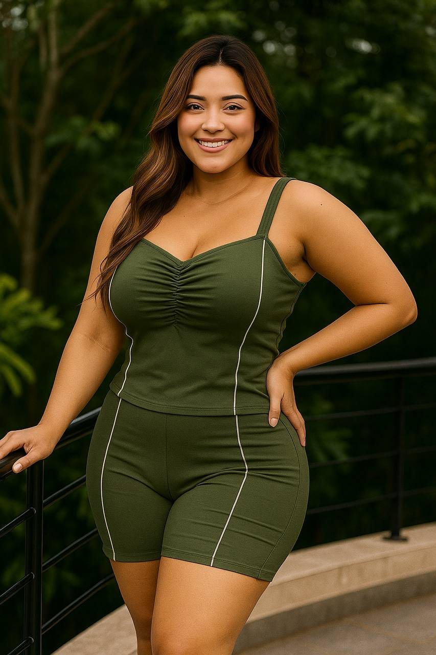 Conjunto plus size de short y blusa en bengalina licrada, talla XL Plus. Diseño moderno y cómodo con envío rápido en Colombia.