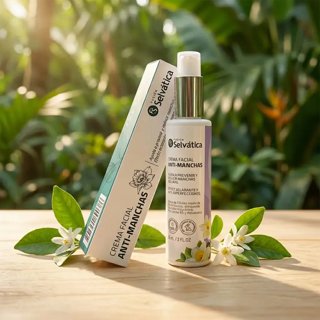 Crema facial antimanchas con ácido hialurónico y antioxidantes que ayuda a unificar el tono, hidratar la piel y mejorar su luminosidad natural.