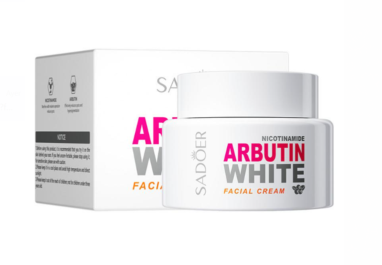 Crema facial con arbutina que ayuda a mejorar la apariencia del tono de la piel, aportando luminosidad, suavidad e hidratación diaria.
