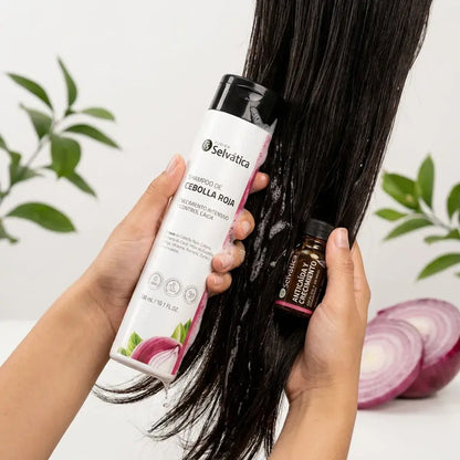 Dúo anticaída capilar con shampoo de cebolla y ampolleta que ayuda a fortalecer el cabello, mejorar su apariencia y cuidar el cuero cabelludo de forma natural.