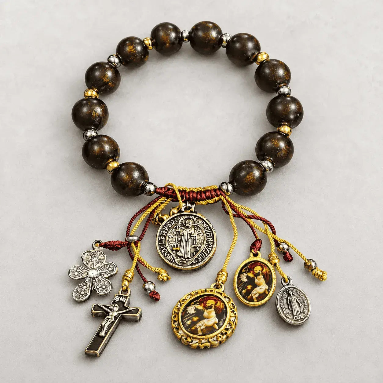 Compra decenario grande de santos católico, ideal para oración diaria, fortalecimiento de la fe y acompañamiento espiritual.