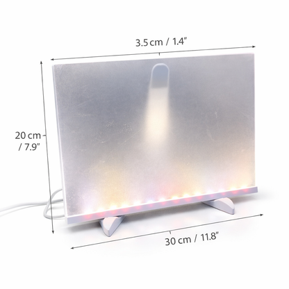 Decoración navideña en acrílico grabado con base LED, 30 x 20 cm. Luz cálida y de bajo consumo para sala, escritorio, vitrina o centro de mesa. Regalo ideal para Navidad o intercambio.
