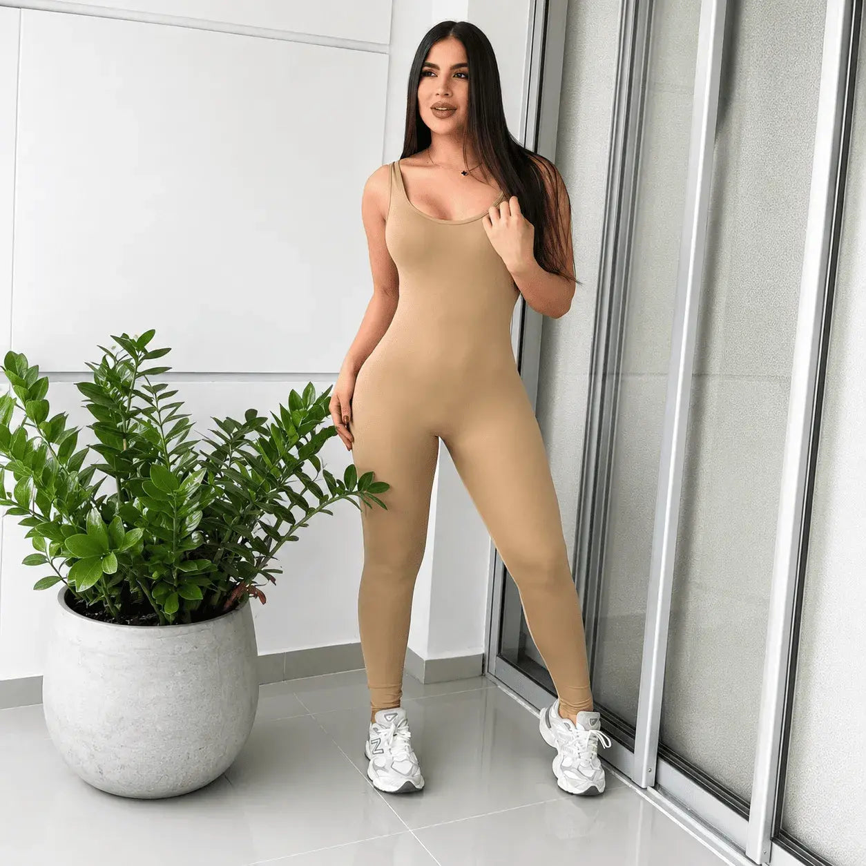 Enterizo largo esqueleto Auge para mujer, talla única adaptable de S a L, en tela suave, fresca y elástica. Ideal para uso diario, descanso y looks casuales.