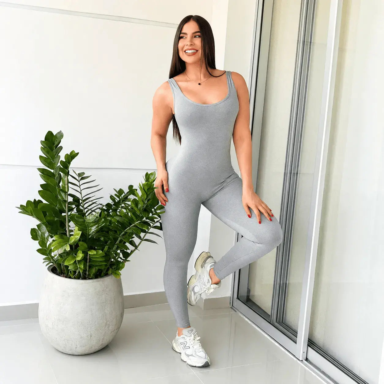 Enterizo largo esqueleto Auge para mujer, talla única adaptable de S a L, en tela suave, fresca y elástica. Ideal para uso diario, descanso y looks casuales.