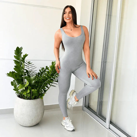 Enterizo largo esqueleto Auge para mujer, talla única adaptable de S a L, en tela suave, fresca y elástica. Ideal para uso diario, descanso y looks casuales.