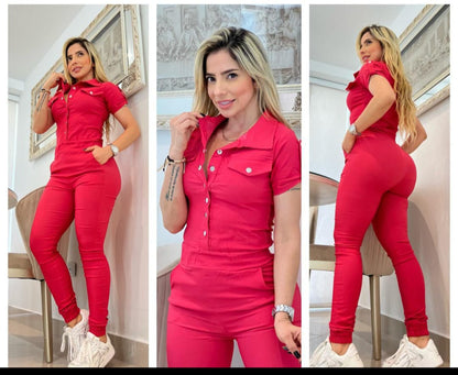Enterizo femenino en bengalina licrada, talla única adaptable a 6, 8 y 10. Diseño moderno con envío rápido en Colombia.