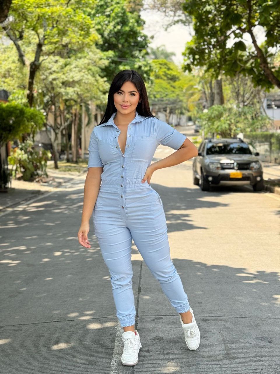 Compra enterizo para mujer Ref 0058J en bengalina licrada, moldeador y elegante, disponible en tallas S a XL con ajuste perfecto.