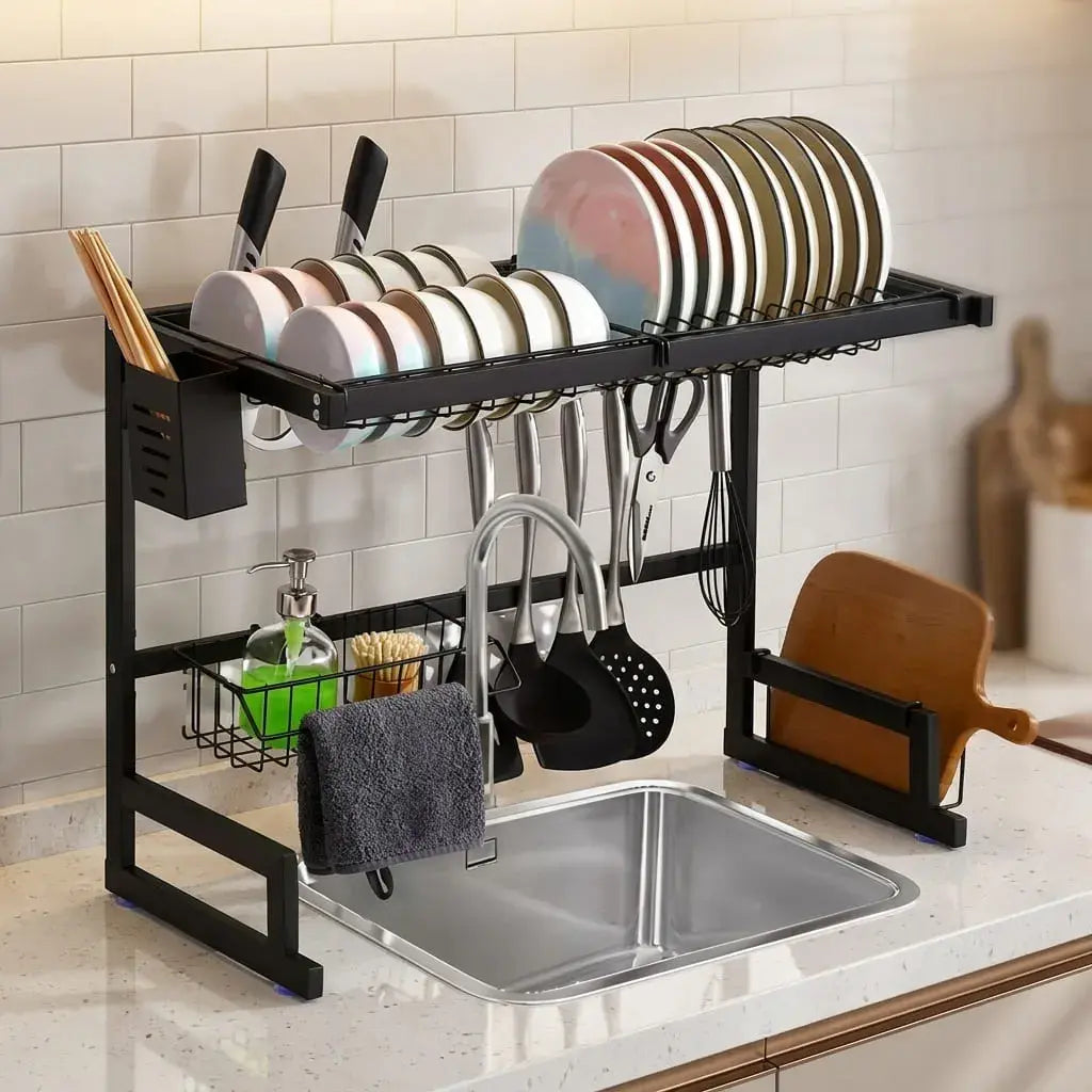 Escurridor de platos 2 niveles con bandeja de goteo desmontable, portacubiertos y soporte para tazas. Ideal para organizar la cocina y ahorrar espacio.