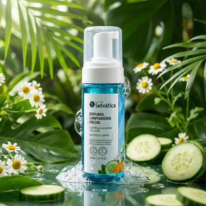 Espuma limpiadora facial tipo mousse con pH balanceado que limpia, controla la grasa y deja la piel fresca, suave y equilibrada para el uso diario.