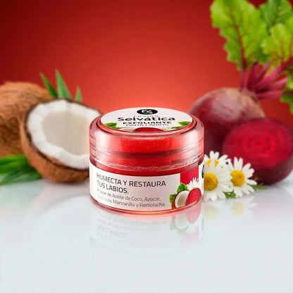 Exfoliante de labios con azúcar orgánica y aceite de coco. Ayuda a eliminar células muertas, hidratar profundamente y mejorar la textura natural de los labios. Ideal para uso regular.