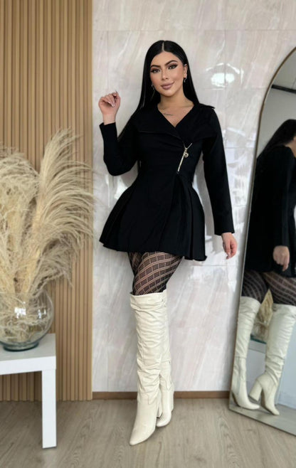 Gabán blazer para mujer en bengalina licrada, disponible en tallas S a XL. Diseño elegante con envío rápido en Colombia.