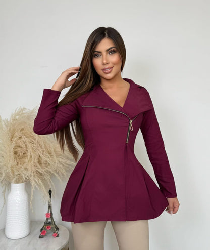 Gabán blazer para mujer en bengalina licrada, disponible en tallas S a XL. Diseño elegante con envío rápido en Colombia.