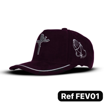Gorras agropecuarias premium con bordados de alta definición y cierre ajustable. Diseño con identidad campestre y estilo versátil para uso diario en Colombia.