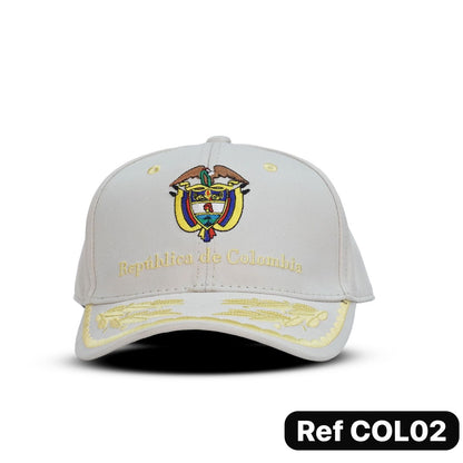 Gorras agropecuarias premium con bordados de alta definición y cierre ajustable. Diseño con identidad campestre y estilo versátil para uso diario en Colombia.