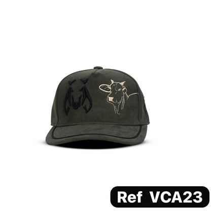 Gorras agropecuarias premium con bordados de alta definición y cierre ajustable. Diseño con identidad campestre y estilo versátil para uso diario en Colombia.