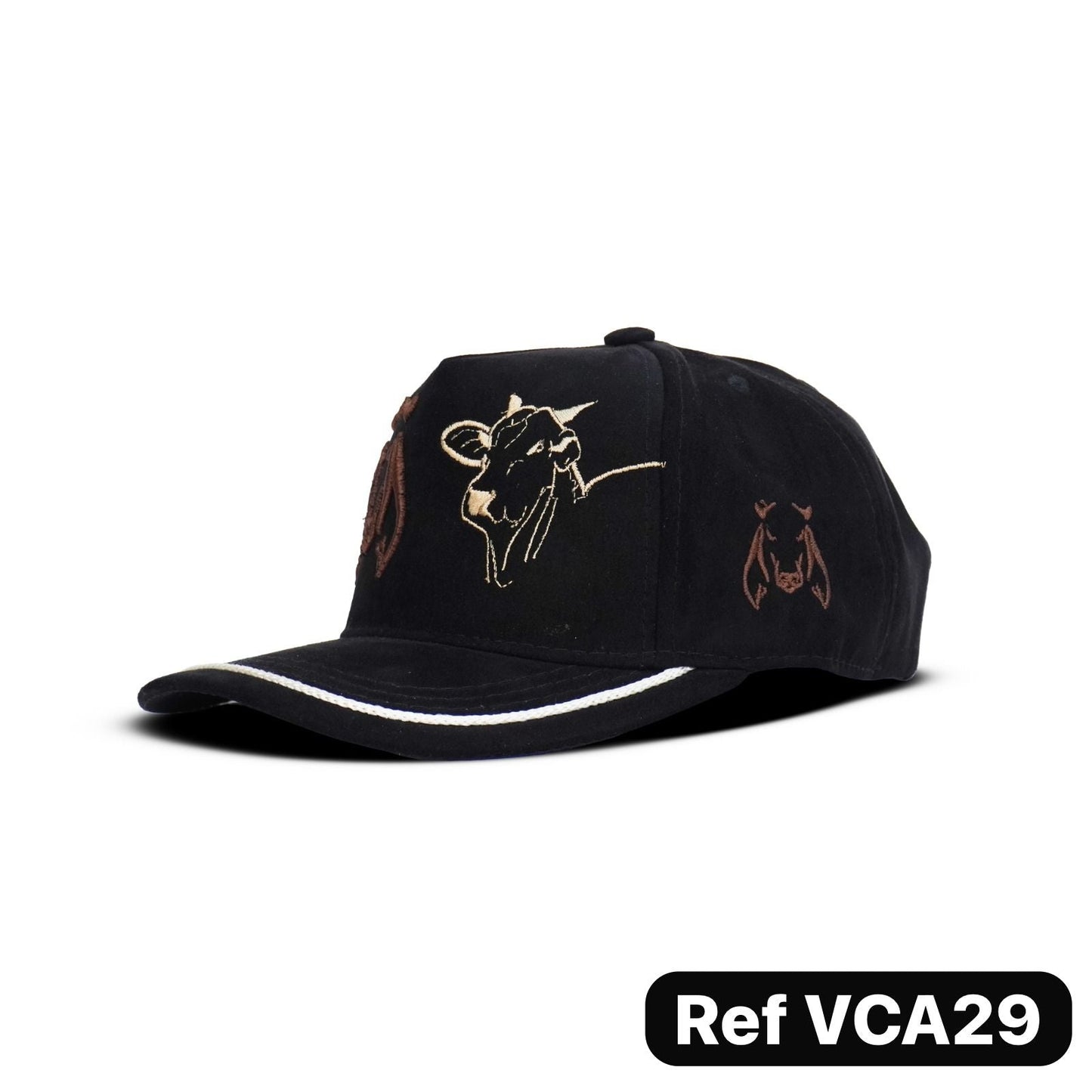 Gorras agropecuarias premium con bordados de alta definición y cierre ajustable. Diseño con identidad campestre y estilo versátil para uso diario en Colombia.