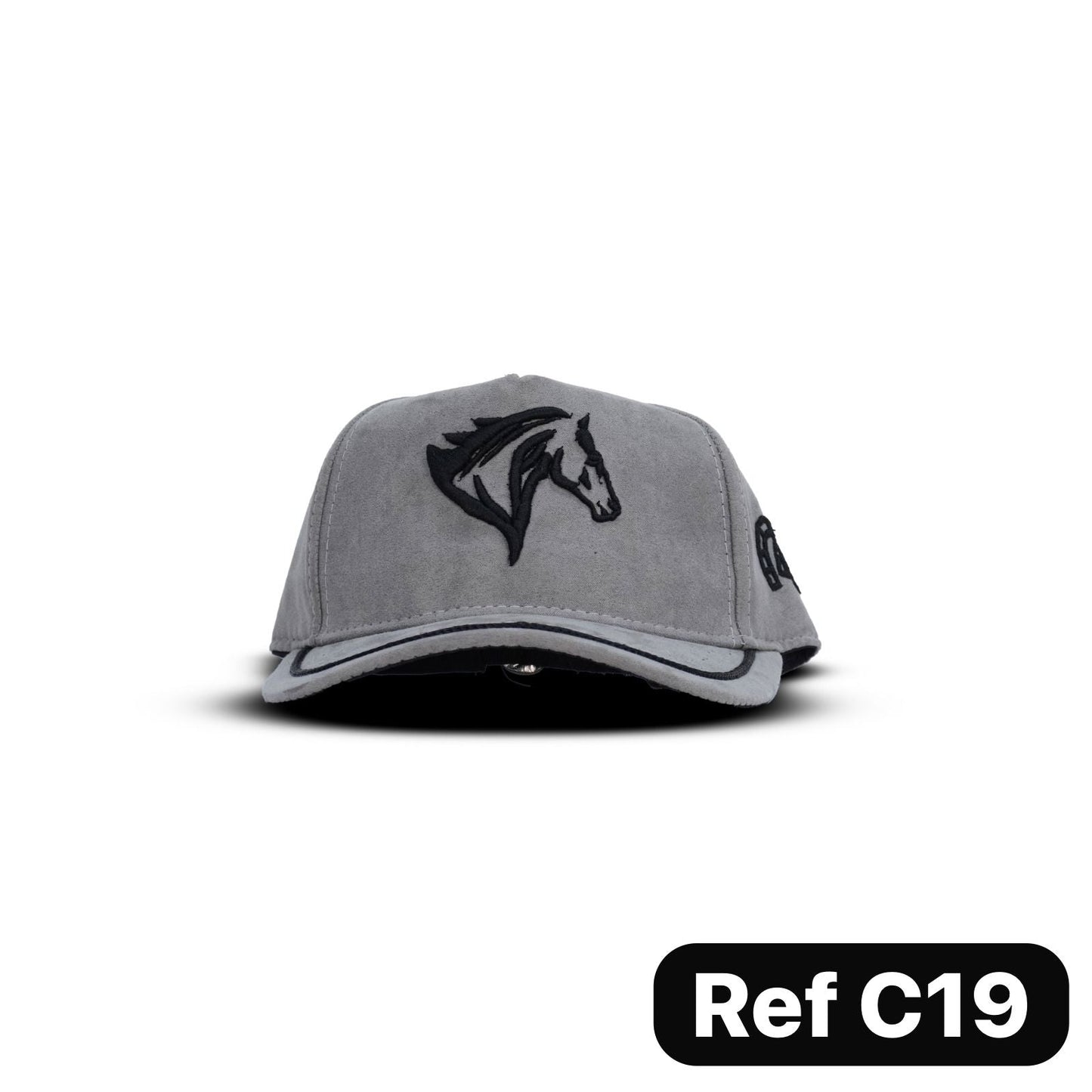Gorras agropecuarias premium con bordados de alta definición y cierre ajustable. Diseño con identidad campestre y estilo versátil para uso diario en Colombia.