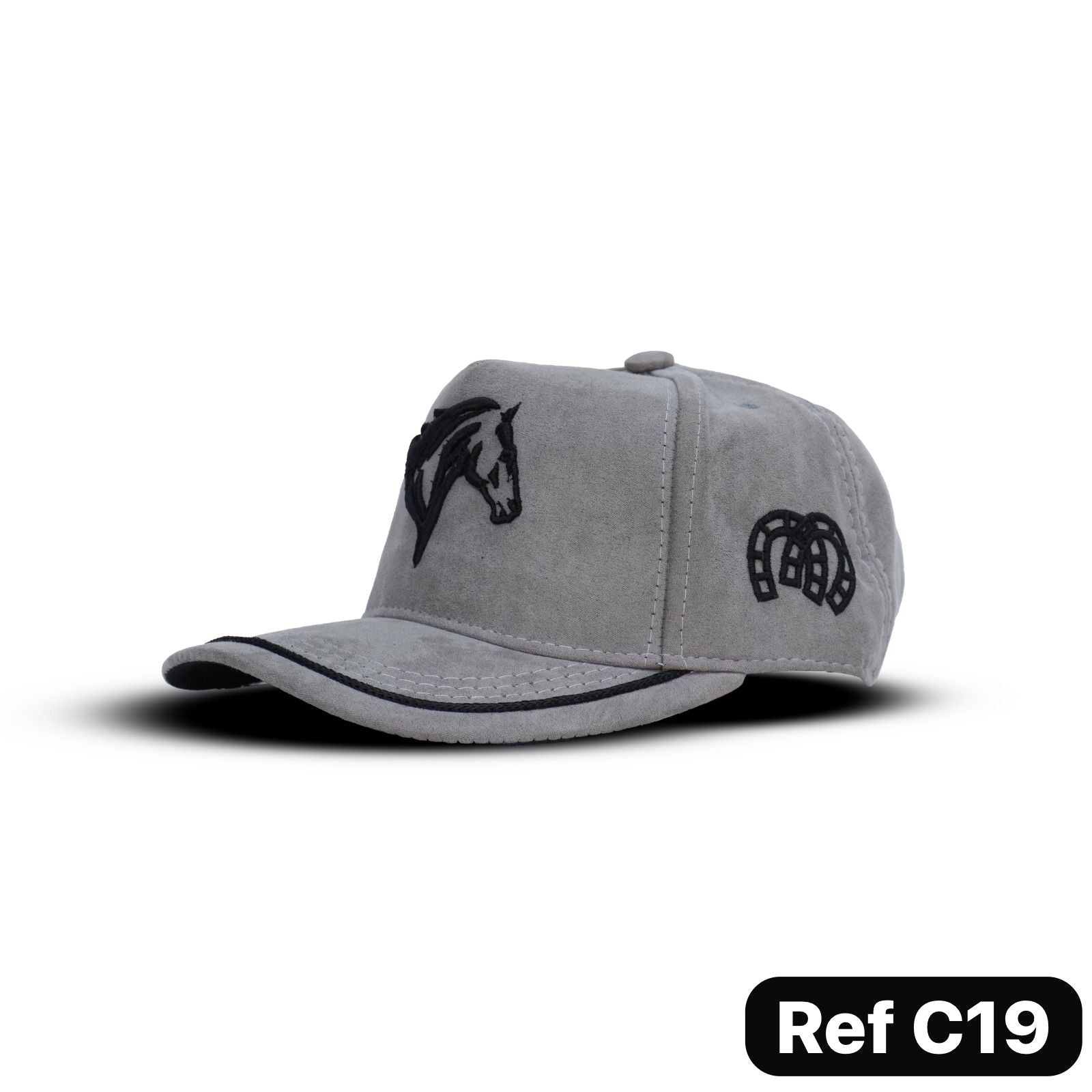 Gorras agropecuarias premium con bordados de alta definición y cierre ajustable. Diseño con identidad campestre y estilo versátil para uso diario en Colombia.