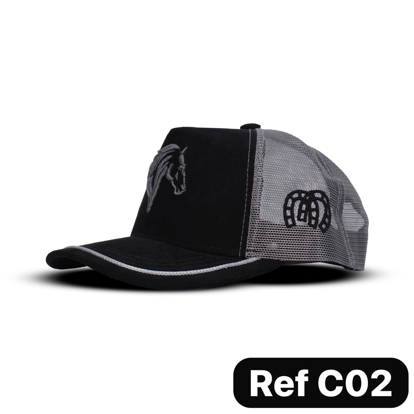 Gorras agropecuarias tipo trucker con malla trasera y cierre snapback ajustable. Frescas, resistentes y perfectas para trabajo en campo o uso diario.