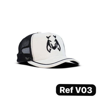 Gorras agropecuarias tipo trucker con malla trasera y cierre snapback ajustable. Frescas, resistentes y perfectas para trabajo en campo o uso diario.