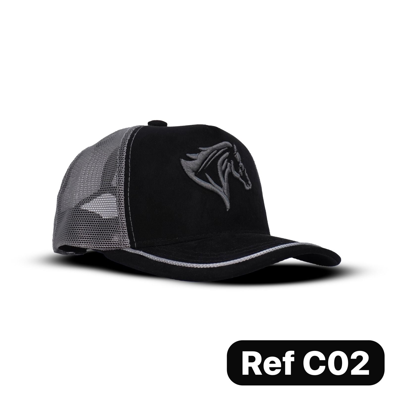 Gorras agropecuarias tipo trucker con malla trasera y cierre snapback ajustable. Frescas, resistentes y perfectas para trabajo en campo o uso diario.