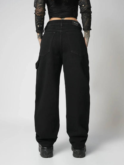 Compra jean baggy negro en denim rígido con riata lateral, disponible en tallas 6 a 14. Moda urbana femenina con envío rápido en Colombia.