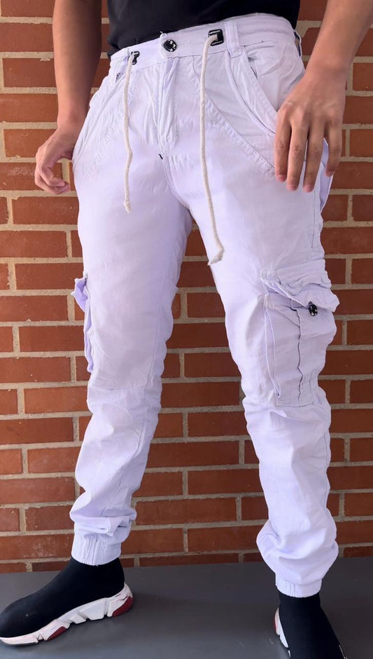 Pantalón jogger para hombre en drill procesado, diseño moderno y resistente. Disponible en tallas 28 a 38 con envío rápido en Colombia.