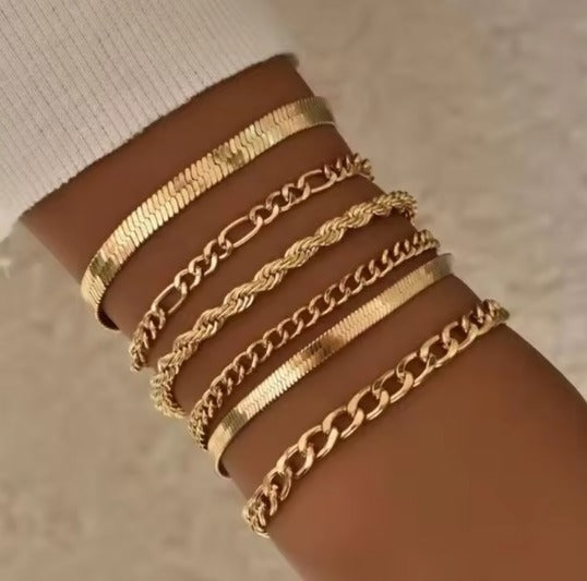 Brazaletes dorados en acero inoxidable ajustables, elegantes y resistentes. Ideales para mujer y para cualquier ocasión con estilo.