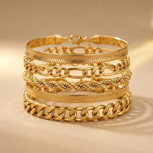 Brazaletes dorados en acero inoxidable ajustables, elegantes y resistentes. Ideales para mujer y para cualquier ocasión con estilo.