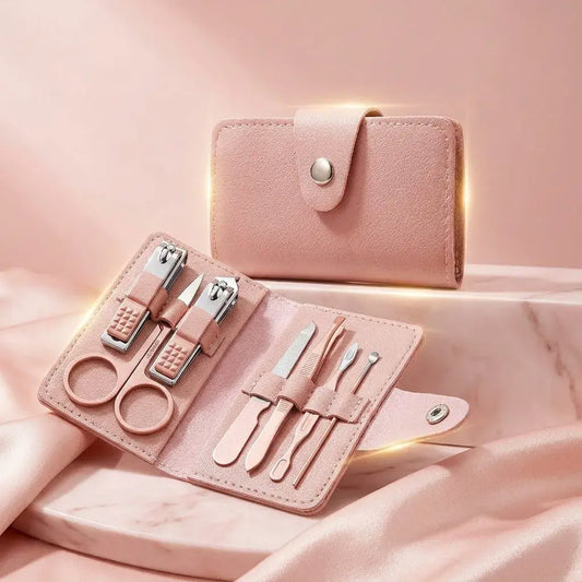 Kit de manicura y pedicura 7 piezas en acero inoxidable con estuche rosa portátil. Ideal para cuidado básico de uñas en casa o de viaje.