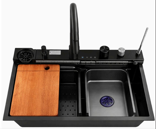 Lavaplatos multifuncional FC7 Nano Black en acero inoxidable con grifo, dispensador, colador y tabla. Diseño tipo estación de trabajo para cocina moderna.